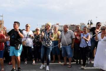 Protesta de vecinos y feriantes (Foto y Antonio Alí)